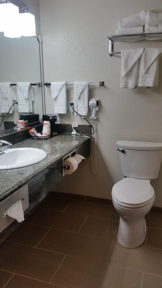 Quality & Hotel 2*